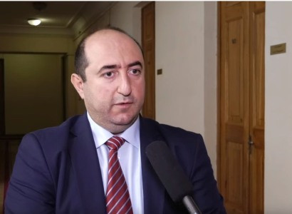 Պատգամավորի դուրս գալով՝ թիմը չպետք է կոլապսի մեջ հայտնվի. Արտակ Մանուկյանը՝ Էդգար Առաքելյանի՝ մանդատը վայր դնելու մասին