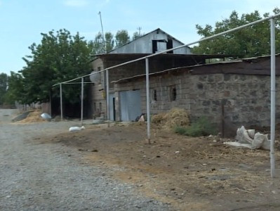 Ֆերիկ գյուղի բնակիչներին ոստիկանությունը փորձում է ուժի կիրառմամբ հեռացնել իրենց պատկանող հողատարածքներից