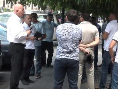Ավտոներկրողներին ասել են, որ վարչապետը տեղյակ է իրենց խնդրին եւ ասուլիսի ժամանակ դրան եւս կանդրադառնա