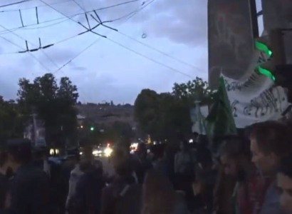 Participants of march in defense of Amulsar block some major streets of Yerevan