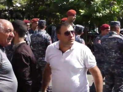 Red beret police officers brought to court examining Armenia 2nd President case