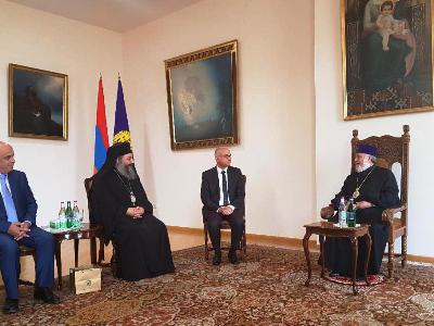 Գարեգին Բ-ն ընդունել է Լիբանանից ժամանած պատվիրակության ներկայացուցիչներին