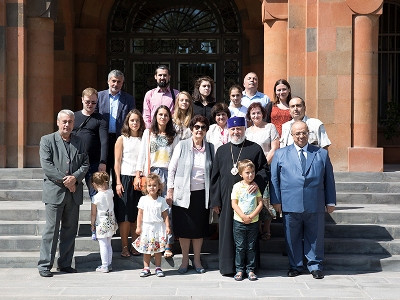 Գարեգին Բ-ն հանդիպել է Հովհաննես Թումանյանի ժառանգներին