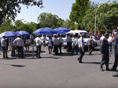Ex-president Kocharyan and government’s supporters hold protests