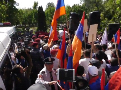 Police detain several protesters near Yerevan court