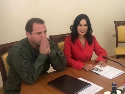 Armenian parliamentary committee holds meeting with Defense Minister