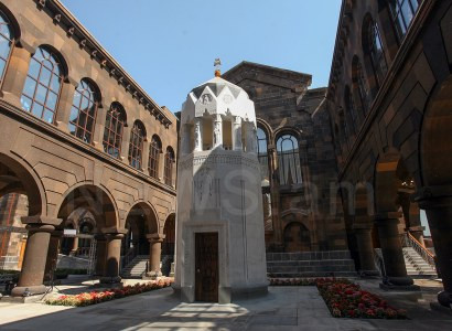 Ավարտվել է Սամվել Կարապետյանի ընտանիքի միջոցներով՝ Մայր Աթոռի վեհարանի հիմնանորոգումը (ֆոտո)