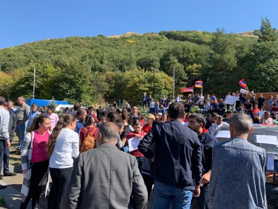 Ջերմուկից, Գնդեւազից եւ Կեչուտից Ամուլսարի շահագործման դեմ հանդես եկող քաղաքացիները երթ են անում (ֆոտո)