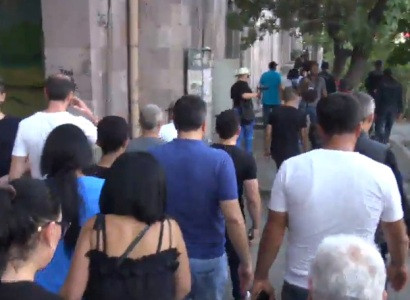 Armenia 2nd President's supporters marching towards National Security Service building