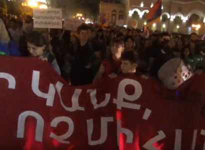 Participants of march in defense of Mount Amulsar singing in central Yerevan