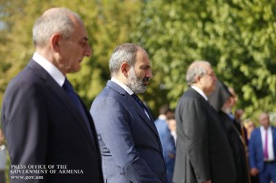 Armenia PM, president visit Yerablur Military Pantheon (PHOTO)