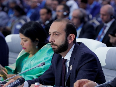 Գլոբալ քաղաքականությունը շատ նման է մեգապոլիսի բազմակողմանի ավտոմոբիլային երթեւեկությանը. Արարատ Միրզոյան