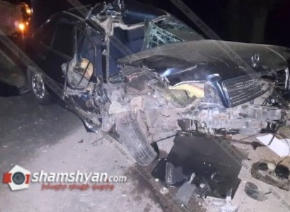 Կոտայքի մարզում տրակտորին բախված Mercedes-ը մետաղի ջարդոնի է վերածվել․ կա վիրավոր