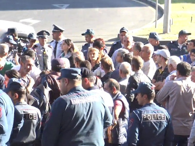 ԲՀԿ-ն ժողովրդի կողքին է. ավագանու անդամը միացավ «Սանիթեք»-ի աշխատակիցների բողոքի ակցիային