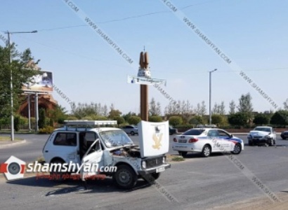 Արտաշատում բախվել են Niva-ն և Opel-ը. 3 հոգի հոսպիտալացվել է