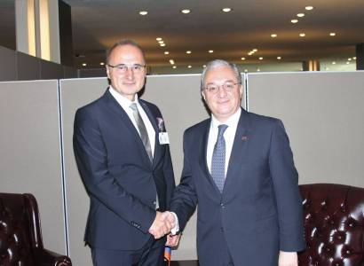 Armenia FM at UN Headquarters in New York, meets with Croatia colleague