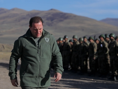 Armenia defense minister visits military camp (PHOTOS)