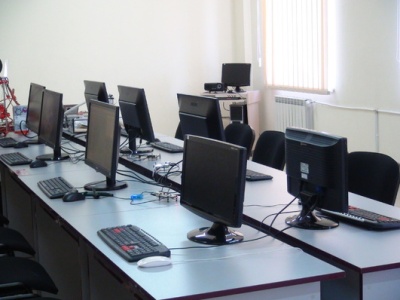 ՀՀ դպրոցների 50 տոկոսում մինչեւ տարեվերջ ռոբոտիկայի  «Արմաթ» լաբորատորիաներ կլինեն