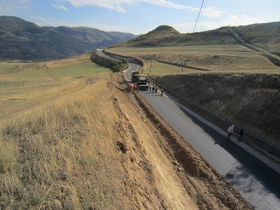 Տավուշ գյուղից դեպի Ներքին Կարմիրաղբյուր 5,2 կմ երկարության ճանապարհին կատարվում են հիմնանորոգման աշխատանքներ