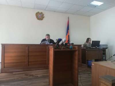 Մեկնարկեց ջերմուկցիներն ընդդեմ Շրջակա միջավայրի նախարարի գործով նիստը (ֆոտո)