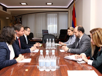 Armenian minister receives French Ambassador