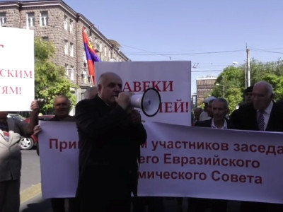 Rally supporting EEU Supreme Council: ‘Grant-eaters’ will not worsen Armenian-Russian relations