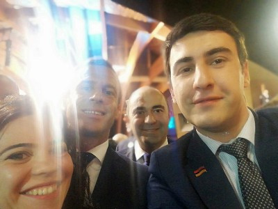 Armenian delegates to PACE take selfie with France President (PHOTO)