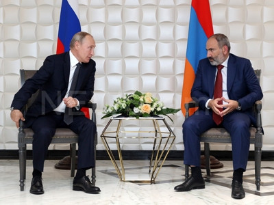 Armenian PM meets Putin