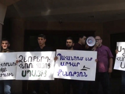 Բողոքի ակցիա՝ ՔԿ-ի դիմաց. Պահանջում են արդար քննություն փոխգնդապետին ծեծի ենթարկելու դեպքով