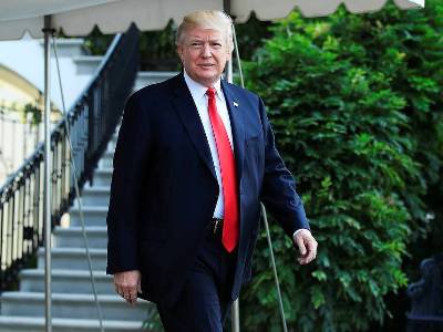 Trump declares press “crazy”