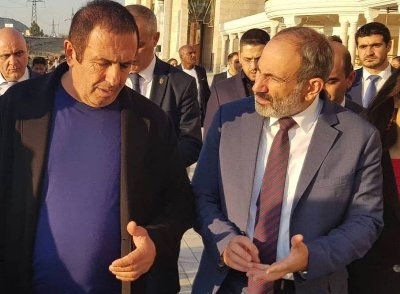 «Ժողովուրդ». ԲՀԿ- «Իմ քայլը» բուն մենամարտը սկսվեց. Փաշինյանը սա համարում է «սիմվոլիկ որոշումը սիմվոլիկ օրով»