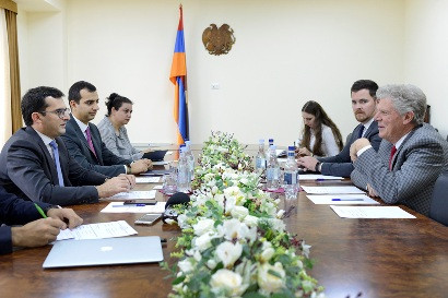 Hakob Arshakyan meets US Congressman Frank Fallon