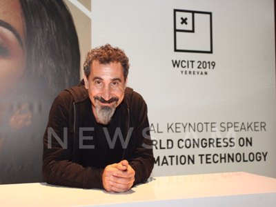 Serj Tankian arrives in Yerevan (PHOTO)