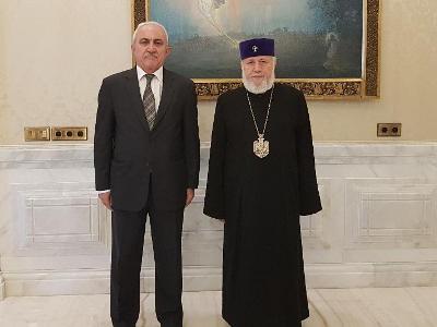 Գարեգին Բ-ն ՀՀ-ում Իրաքի ժամանակավոր հավատարմատարի հետ քննարկել է Մերձավոր Արեւելքում տիրող մտահոգիչ իրավիճակը