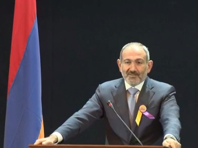 Կանայք, ի տարբերություն տղամարդկանց, կարողանում են երկու ճակատով աշխատել ու կռվել. Փաշինյան