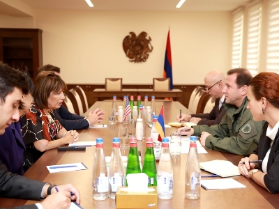 Armenia defense minister hosts US Congresswomen