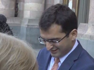 «Ինձ ձեր ակցիայի մասնակիցը դարձրիք». Հակոբ Արշակյանը՝ բողոքի ակցիա իրականացնող քաղաքացիներին