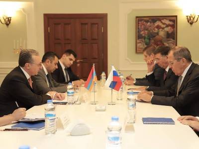 Armenian, Russian FMs discuss implementation of deals between leaders of two countries