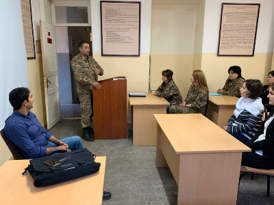 ՀՀ ՊՆ մարդու իրավունքների եւ բարեվարքության կենտրոնի պետը հանդիպել է կին զինծառայողների հետ