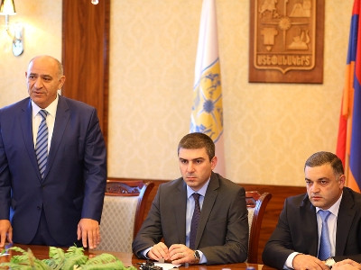 Գրիգորի Մարտիրոսյանը ներկայացրել է Ստեփանակերտի նորընտիր քաղաքապետին