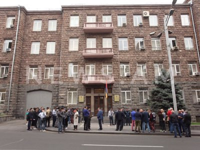 Participants in protest rally against actions on СС head, his family are near NSS building