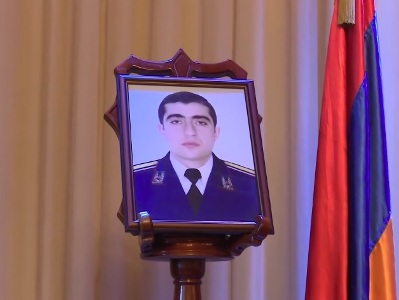 Տեղի ունեցավ զոհված ոստիկան Տիգրան Առաքելյանի հուղարկավորությունը