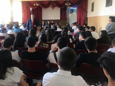 Դատախազները հանդիպել են Արաբկիրի հանրակրթական և հատուկ ուսումնական հաստատությունների աշակերտների հետ