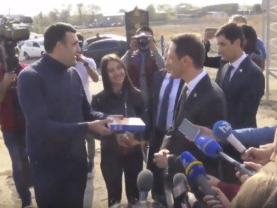 Yerevan mayor presented with book of Armenian second President