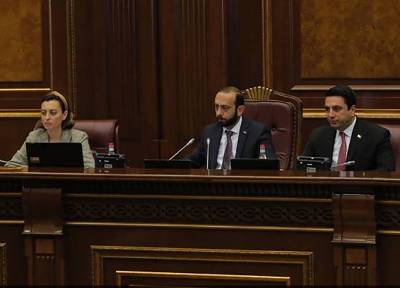 «Հրապարակ». Ալեն Սիմոնյանը համալրել է վարչապետի «սիրելիների» շարքը. Ինչու է Արարատ Միրզոյանը նման որոշում կայացրել