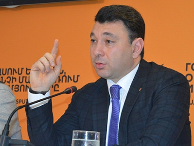 «Ես չեմ կարող գովաբանել իշխանությանը». Շարմազանովը ոչ մի դրական բան չի տեսնում