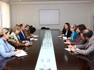 Արայիկ Հարությունյանը ԵՄ դեսպանի հետ քննարկել է Erasmus+ ծրագրի շրջանավարտների ցանց ստեղծելու