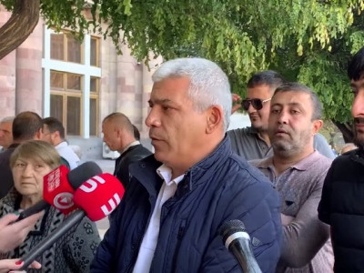 «Շուստրի ադրբեջանցիները 500-600 դոլար հավելավճար են պահանջում»․ բողոքի ակցիա՝ կառավարության դիմաց