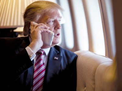 Trump complains to Apple CEO that there is no home button on his iPhone