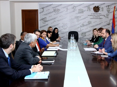 Armenian minister receives WB representative Harry Patrinos